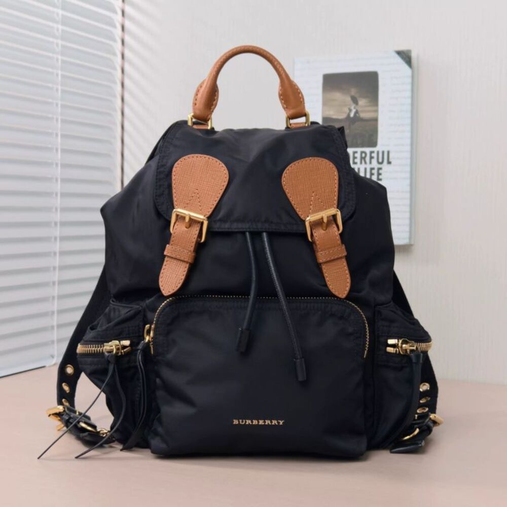 Burberry Women Pre-Loved Bag Very Good Condition